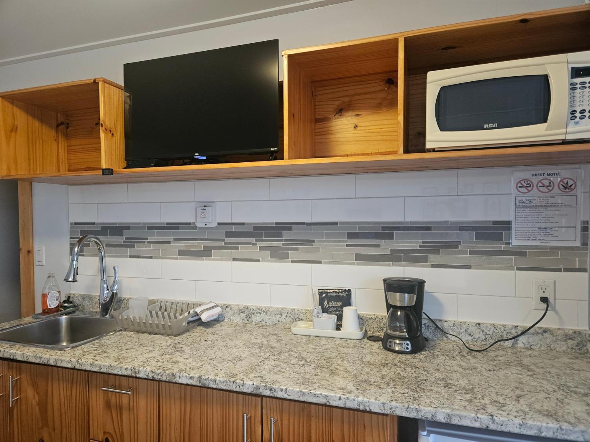 Quest Motel Whitewood 外观 照片